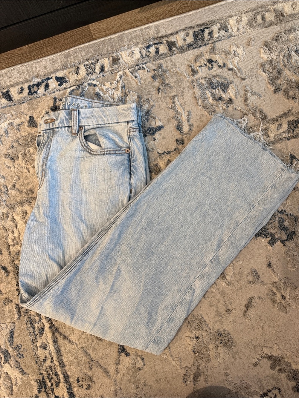 American Eagle light Wash Stovepipe Jeans - Straight Fit